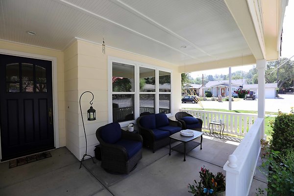 626B Front Porch 0115