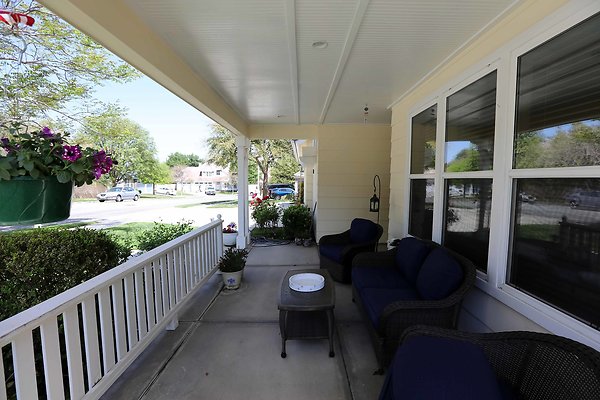 626B Front Porch 0110