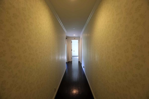 702A RS Hallway 0056