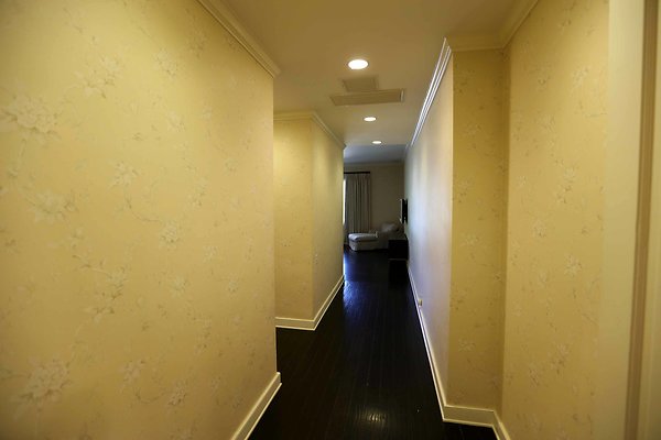 702A Master Bedroom Hallway 0075
