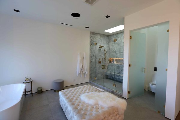 958A Master Bedroom Bathroom 6390