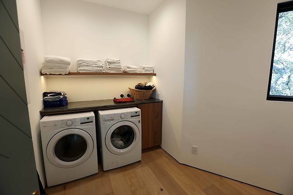 958A Laundry Room 6581