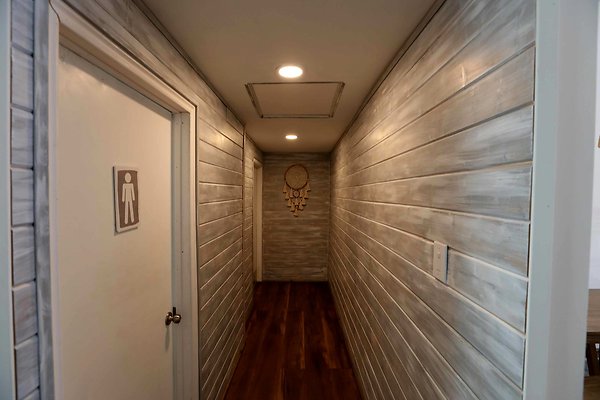 395A Bathroom Hallway 0032
