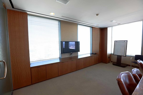 719 18th Floor Main Conference Room 0520