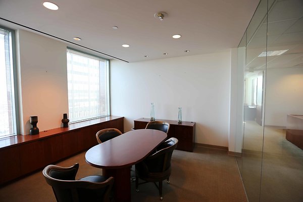 719 18th Floor Small Conference Room 0574
