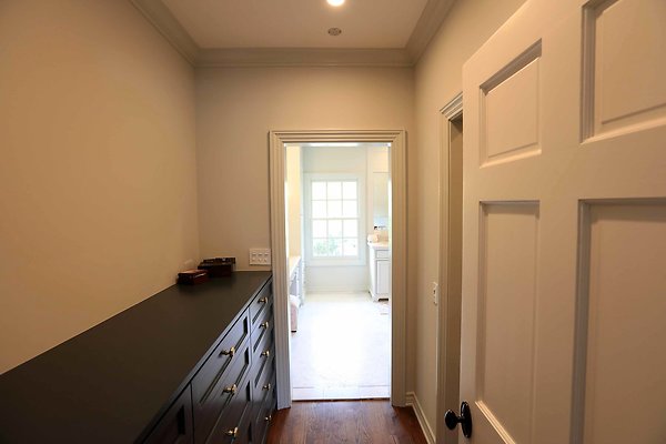 128A Master Bedroom Hallway 0128