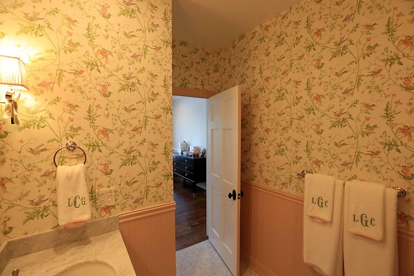 128A Girls Bedroom2 Bathroom 0164