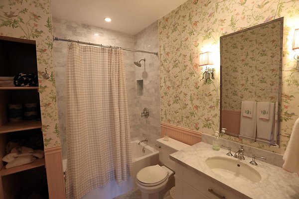 128A Girls Bedroom2 Bathroom 0162