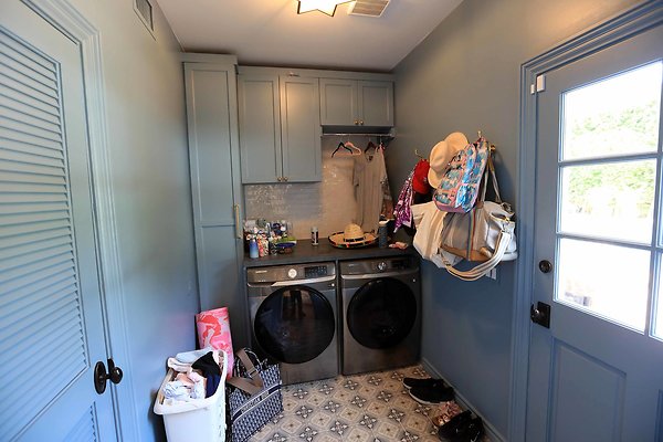 128A Laundry Room 0087