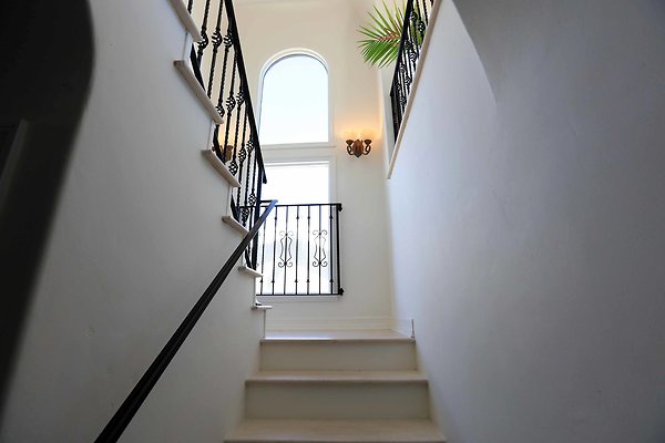 506A Staircase to 3rd Floor 0137