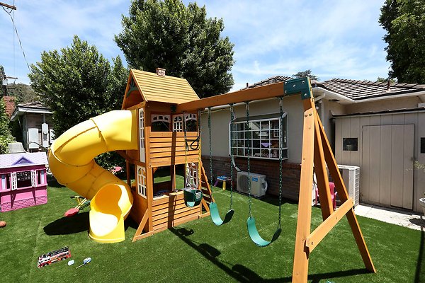 Backyard Play Structure 0034