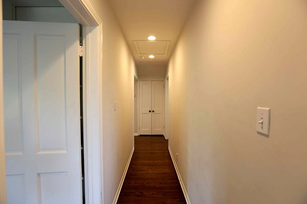 2nd Floor Hallway 0152