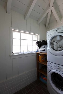 Pool House Laundry Room 0063