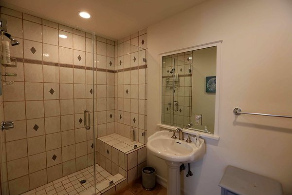 506A Bedroom1 Bathroom 0071