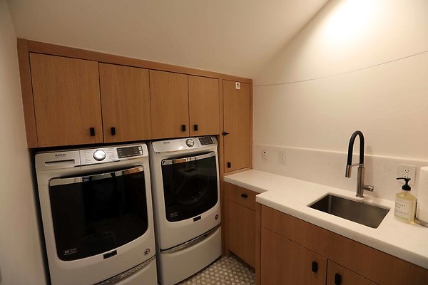 Laundry Room 0115