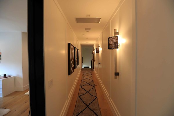 2nd Floor Hallway 0117