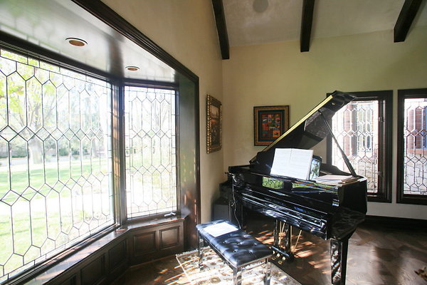 619A Living Room Piano 0017 1
