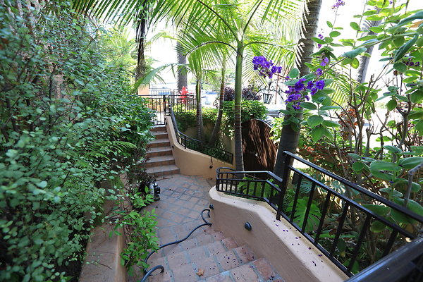 053A Front Walk Entry 0032