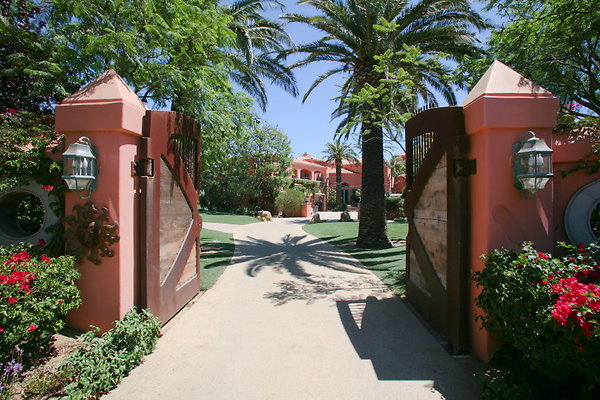 Gate Entrance to Main House 0013 1