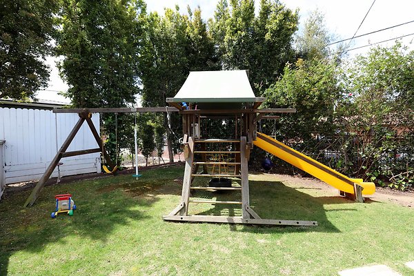 478A Backyard Play Structure 0126