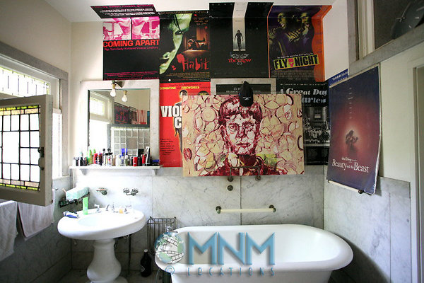 Studio Lounge Bathroom1 1