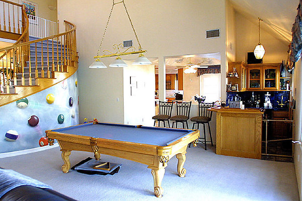 Family Room w Pool Table 316-1659
