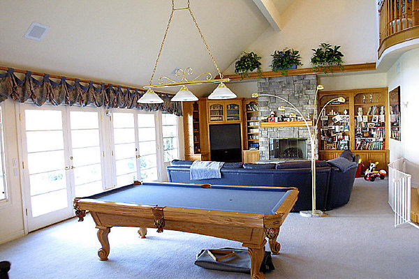 Family Room w Pool Table 316-1657