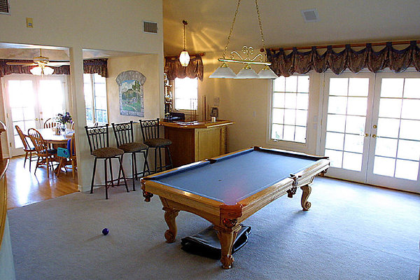 Family Room w Pool  Table 316-1652