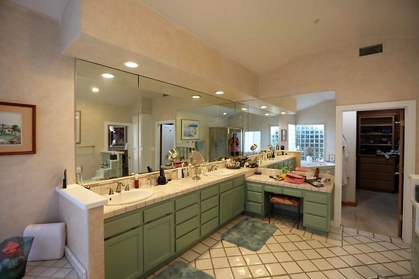 Master Bathroom 0111