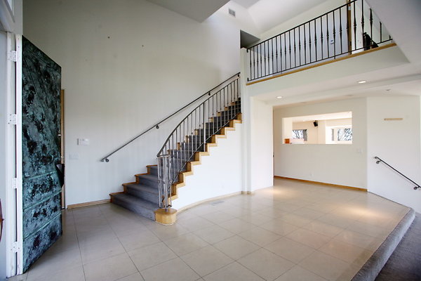 Front Entry &amp; Staircase 0034 1