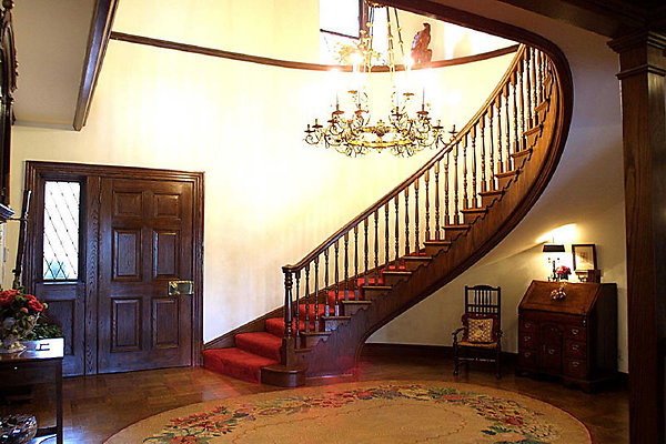Front Entry Staircase 4872 1