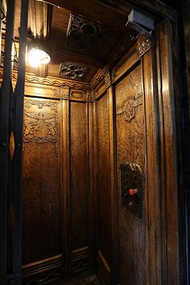 086B Foyer Elevator 0140