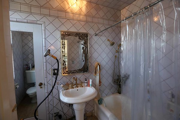 086B Bedroom4 Bathroom 0180