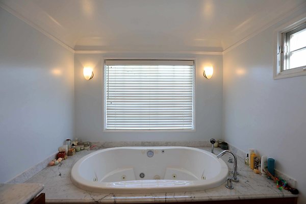 Master Bathroom 0098