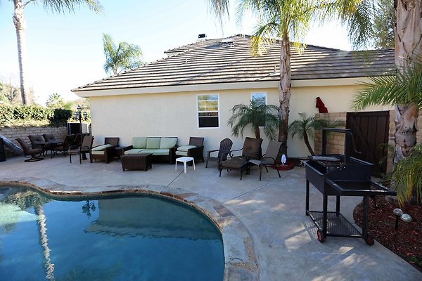 758A Pool Patio 0122