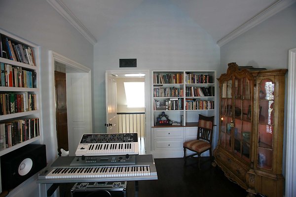 Master Bedroom Library 0050