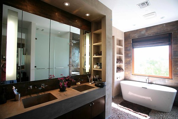 Master Bathroom 0027