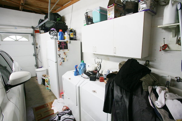 582A Garage Laundry 0063