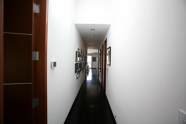 Bedroom Hallway2