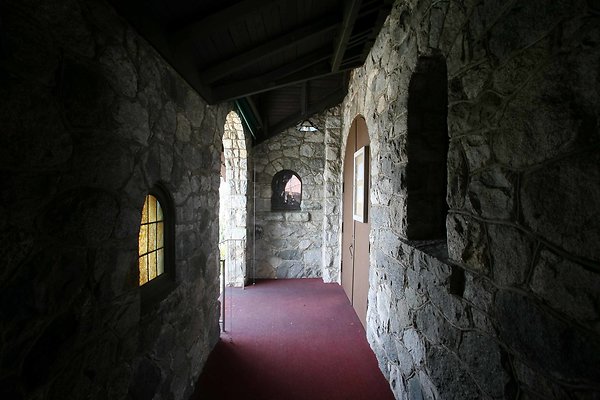 Church Int Entrance 0141