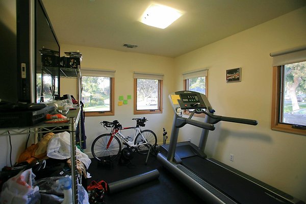 Woman Cave Gym 0097