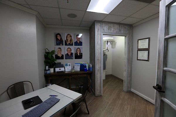 947A Doctor Consultation Office 0038