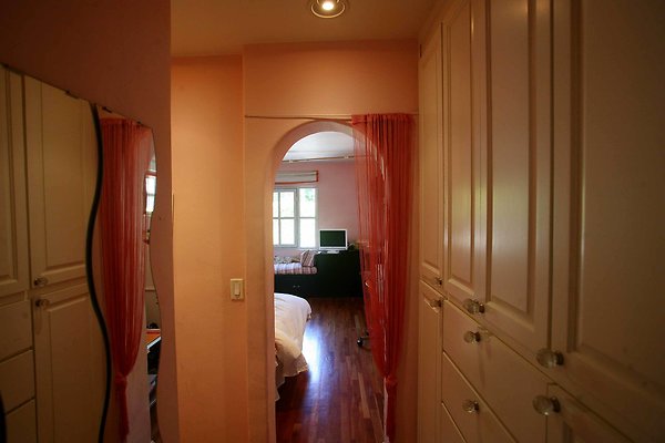037C Girls Bedroom2 Hallway2