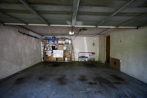 037C Garage1