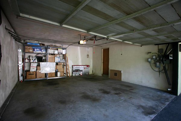 037C Garage 0106