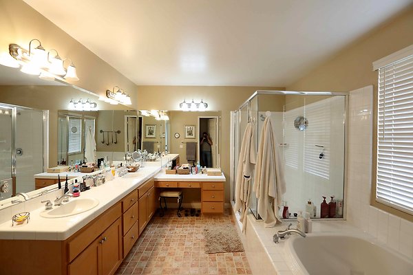 Master Bathroom 0121