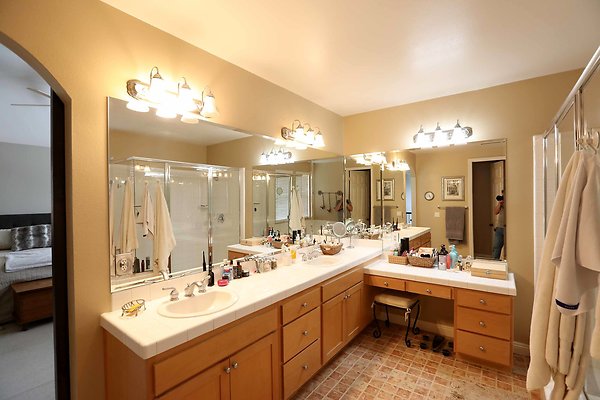 Master Bathroom 0122