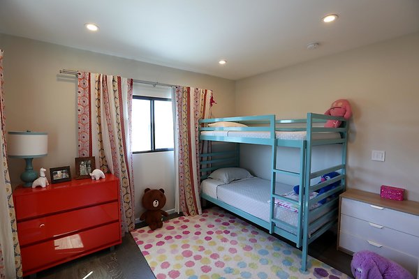 686A Girls Bedroom 0070