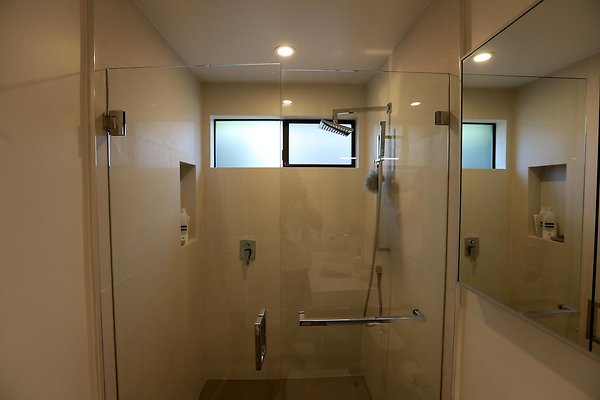 686A Bedroom2 Bathroom 0059