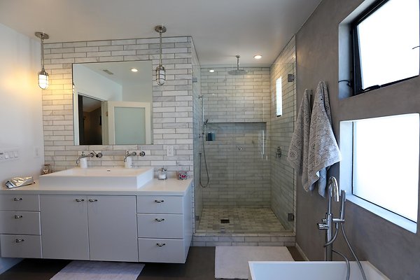 686A Master Suite Bathroom 0082